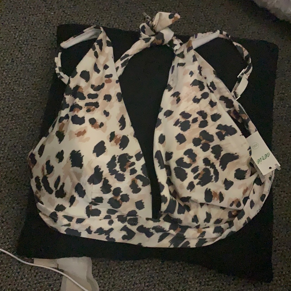 Cheetah/leopard print bathing suit top never worn